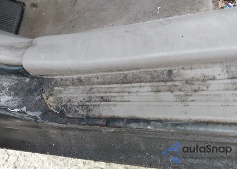 2004 Toyota Camry Le z USA, uszkodzony, nr VIN 4T1BE32K74U893868